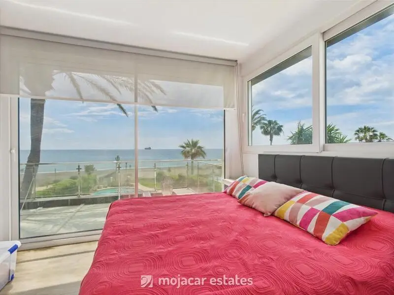 Villa en Vera Playa con Piscina Privada y Acceso Directo a la Playa