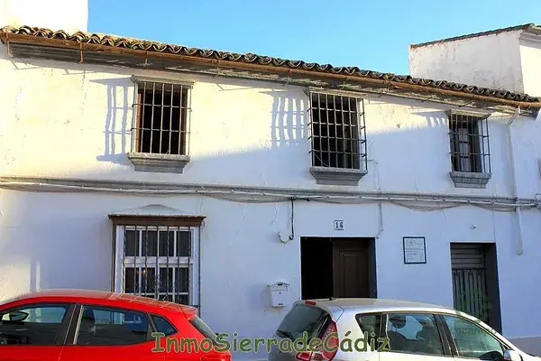 Casa en venta en Olvera 244m2 con patio y pozo