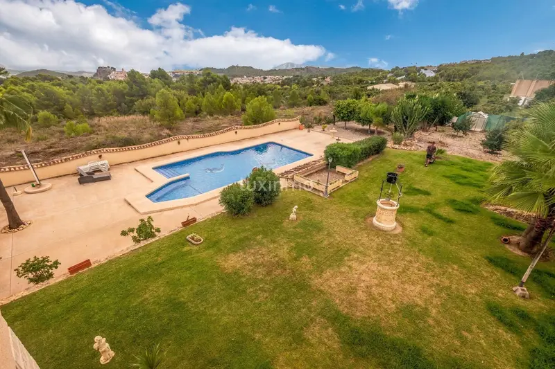 Chalet en Polop Alicante con Piscina Privada y Vistas al Mar