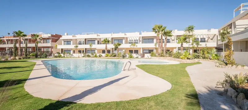 Bungalows en Torrevieja con Piscina cerca del Mar