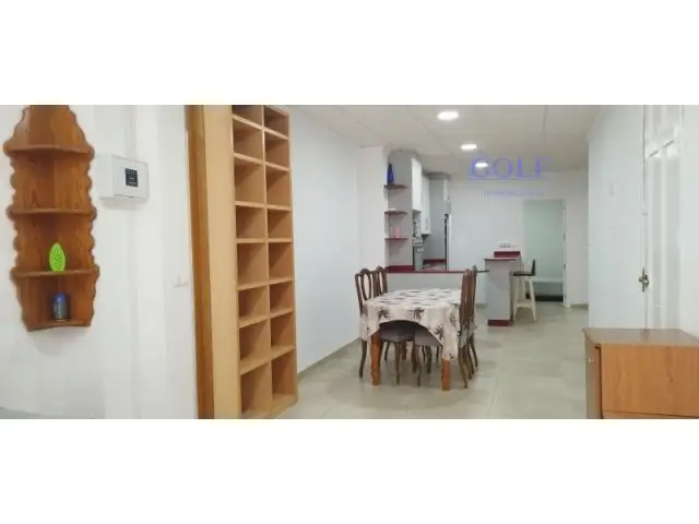 Planta Baja Reformada con Patio Cerca del Centro
