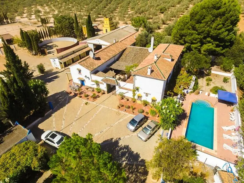 Finca Ecuestre con 7 Establos y Alojamiento en Antequera