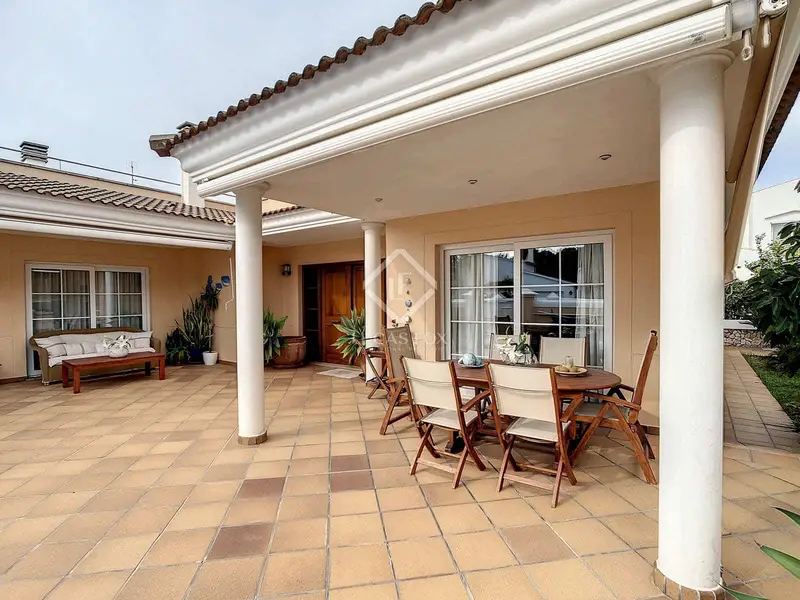 Chalet en Venta Ciutadella Menorca 433m2 Piscina Garaje Lujo