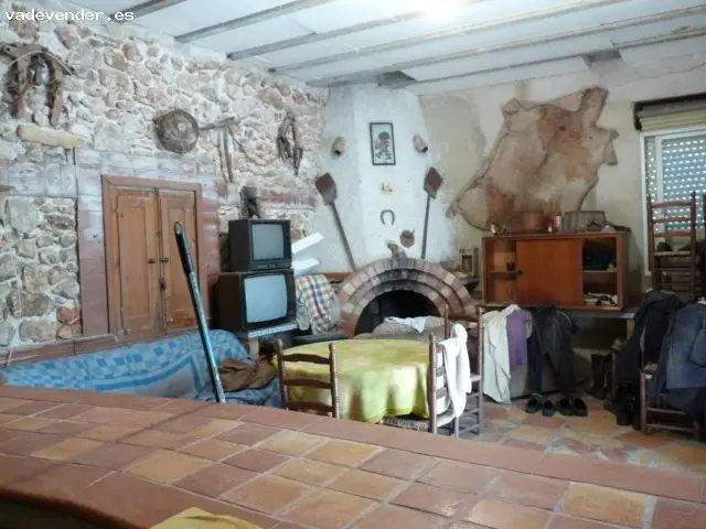Casa de Campo en Pego con 25000m2 de Terreno y 3 Pozos