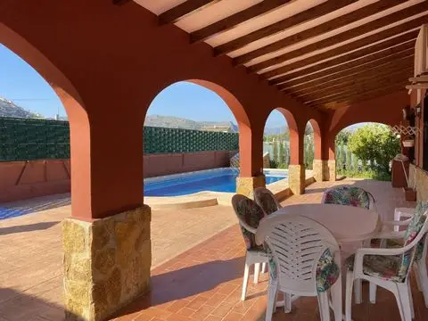 Casa en Venta Pedreguer: Villa con Piscina y Barbacoa