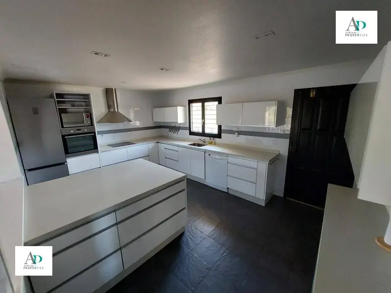 Chalet en Alquiler Elche  Villa de Lujo con Piscina y Pista de Tenis
