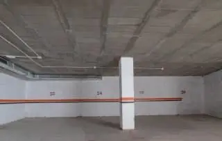 Garaje en venta en Lleida - 24m² con ascensor