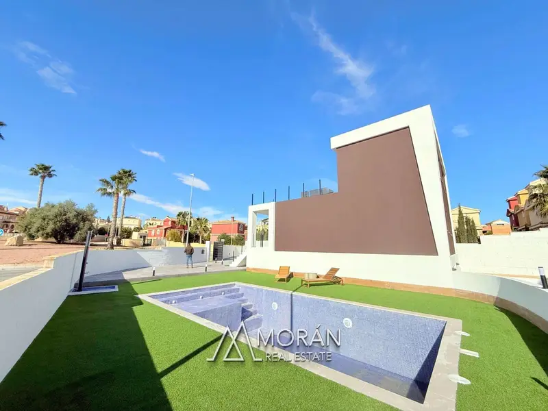 Chalet en Alquiler Monforte del Cid Alicante Piscina Privada