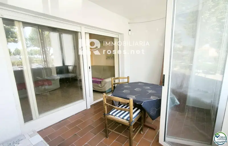 Apartamento en Empuriabrava con Terraza cerca del Mar
