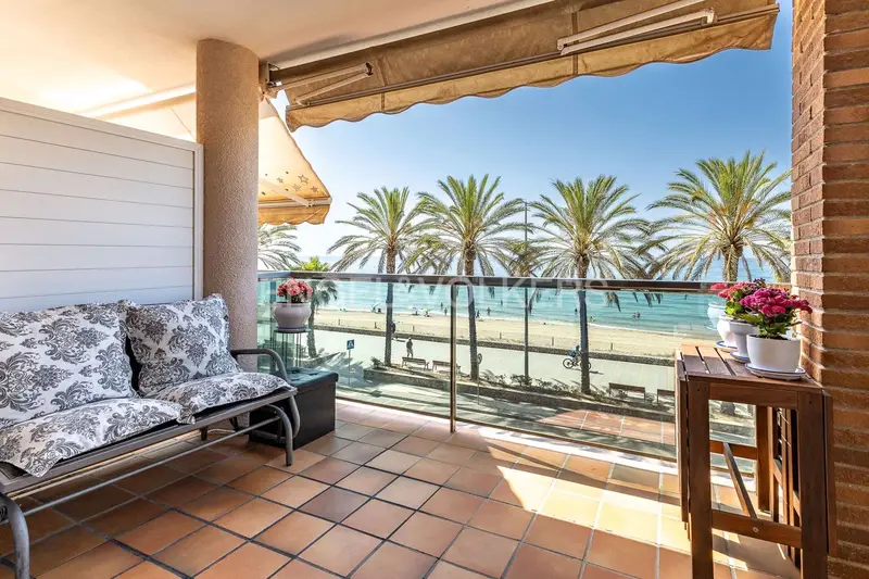 Apartamento en Calafell con Vistas al Mar y Piscina