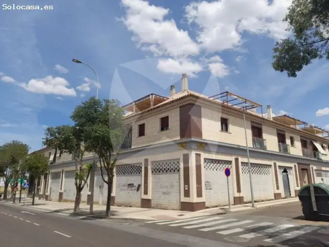 Local Comercial en Esquina Frente Distrito Rosales