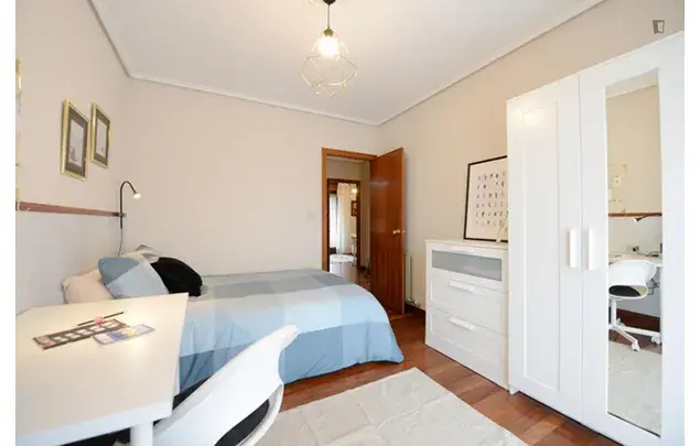 Alquiler Apartamento 4 Dormitorios Galdakao 110m2