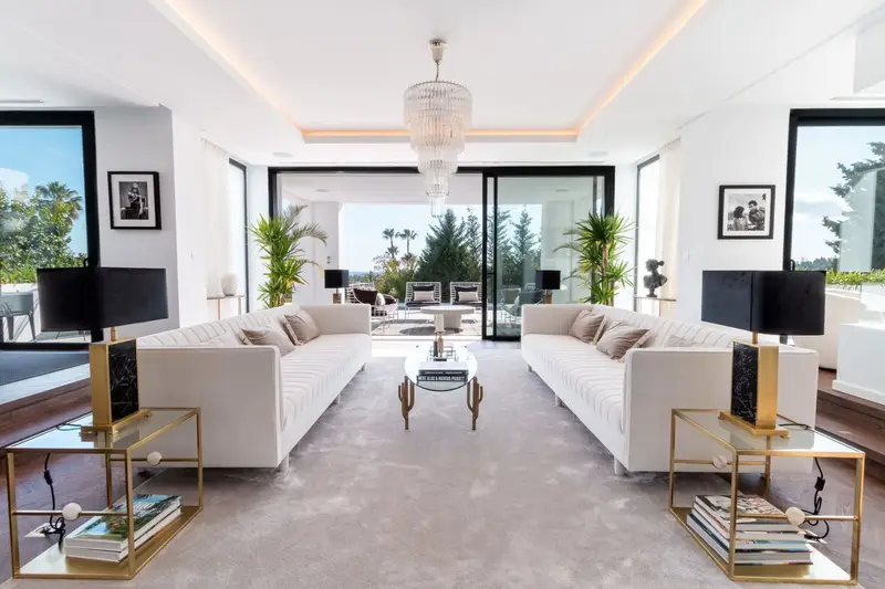 Villa en Venta Nueva Andalucía 5 Dormitorios Piscina Privada Vistas al Mar