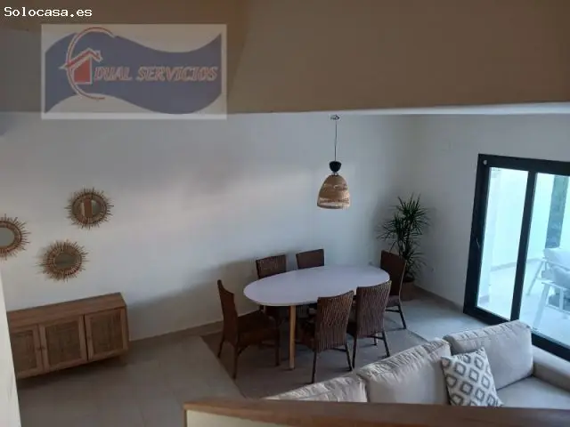 Bonito Adosado Recien Renovado con Terraza y Jardin Privado