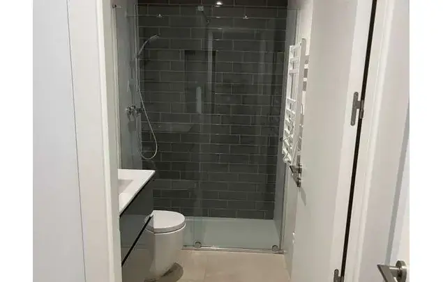 Rent a room of 450 m² in Madrid