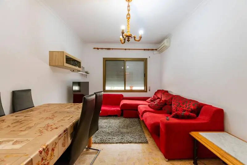 Casa de Pueblo con 6 Dormitorios y Jardín en Los Gallardos