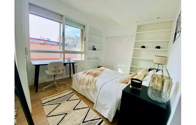 Habitacion Exterior Madrid Cama Doble Armario Escritorio