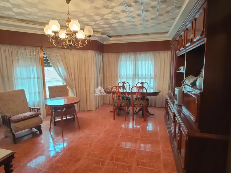 Casa en Aspe con Almacén y Terraza - 275m2