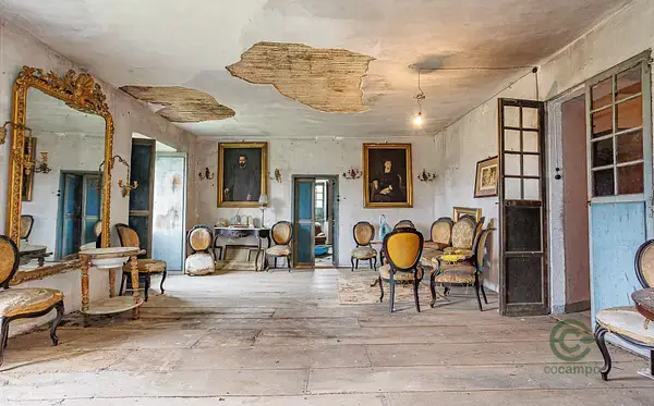 Casa de Piedra en Sarria con Gran Terreno y Graneros