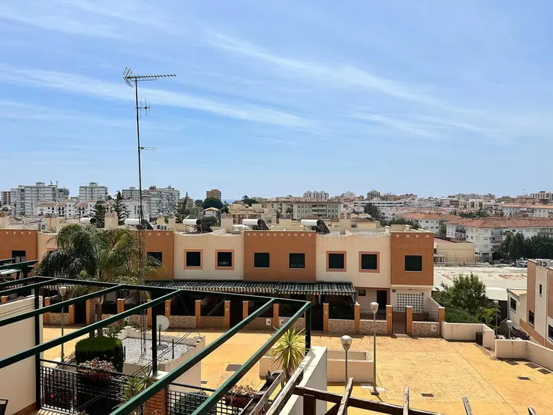 Chalet Adosado en Torre del Mar 275m2 3 Dormitorios