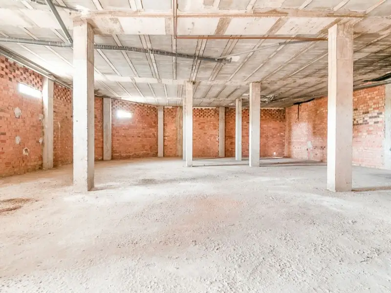 Local 242 m2 Bailen Jaen Ascensor