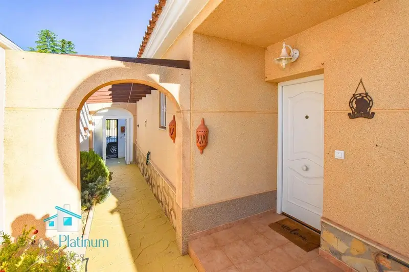 Chalet en Venta San Juan de los Terreros con Piscina Privada y Vistas al Mar