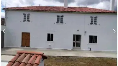Chalet en venta con gran parcela y posibilidades de reforma