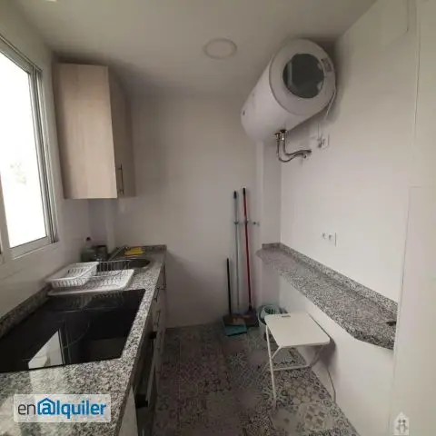 Alquiler de Piso 3 dormitorios, 1 baños, 0 garajes, Buen estado, en Sevilla, Sevilla