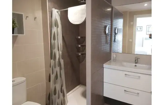 Rent 2 bedroom apartment of 75 m² in Alicante