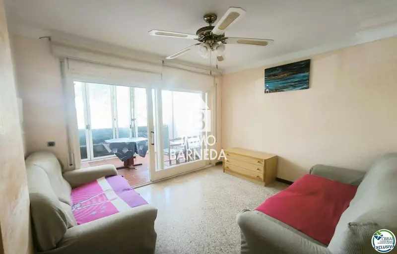 Apartamento en Empuriabrava con Terraza Cerca del Mar
