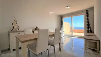 Ático de Lujo en Complejo Privado con Vistas al Mar y Golf