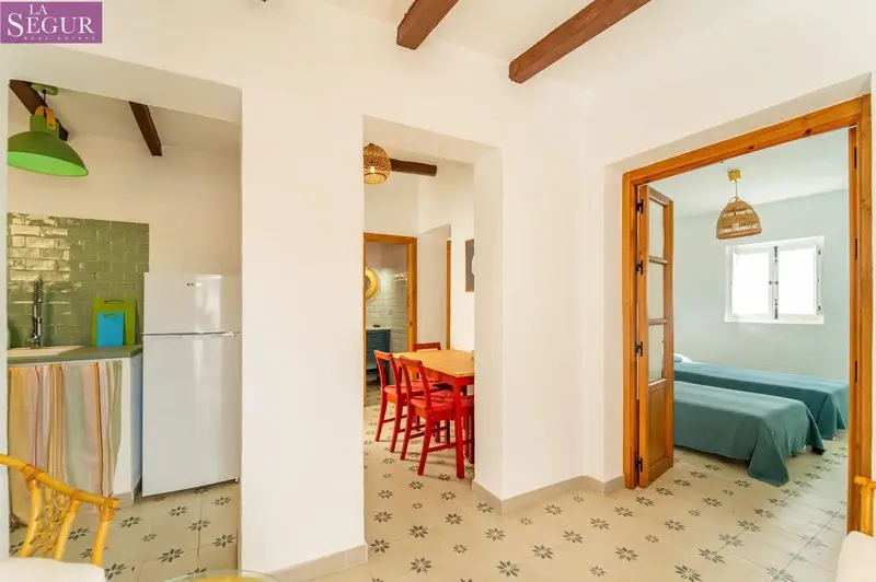 Patio Andaluz Reformado con 4 Apartamentos y Estudio en Vejer
