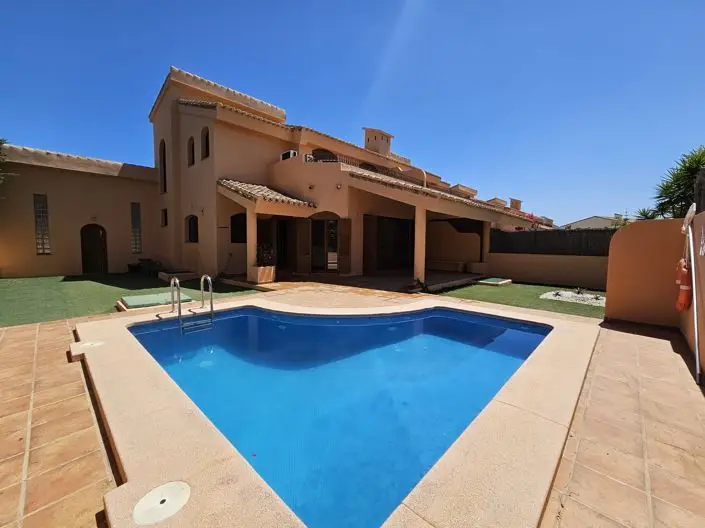 Villa en Venta 3 Dormitorios Piscina Privada El Coto La Manga Club
