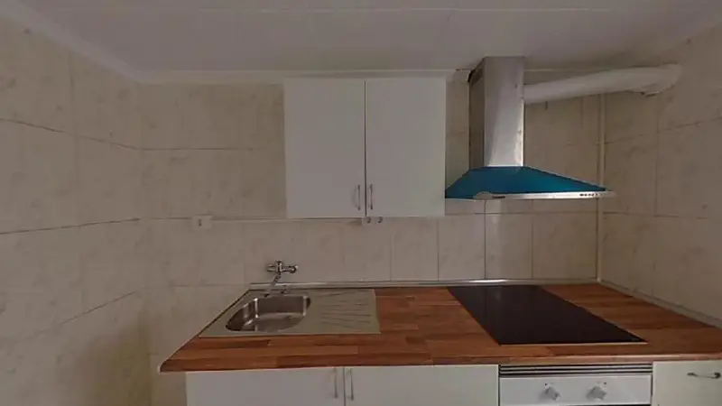 Piso en Alicante con 4 habitaciones y terraza - oportunidad de inversion
