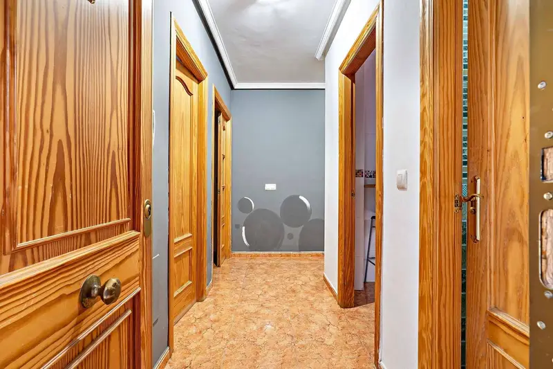 Apartamento en venta en Almer
air
ciudad Tres dormitorios dos ba







os Patio interior