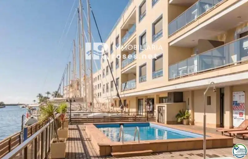 Piso en Venta Empuriabrava con Amarre y Alta Rentabilidad