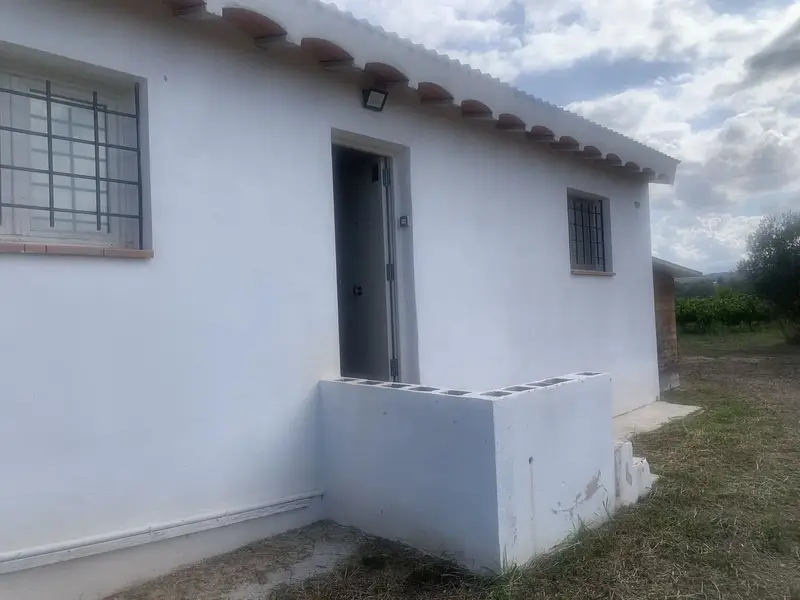 Finca Rural en Ginestar Tarragona: Casa con 2 Dormitorios y 6548m2