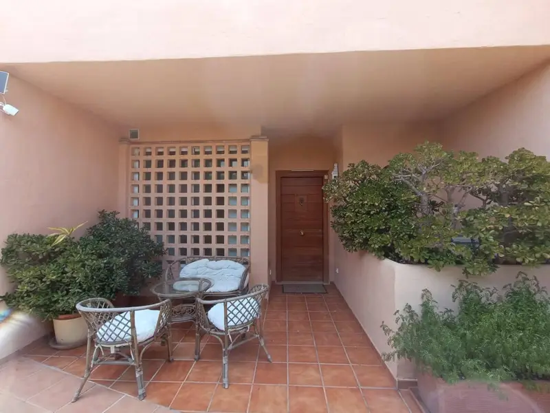 Adosada en venta en Oasis de Nagüeles Marbella