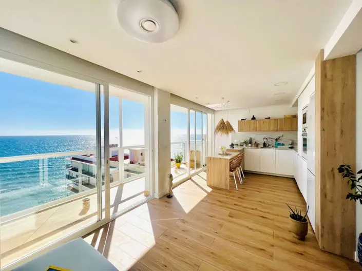 Apartamento en Primera Linea de Playa con Vistas al Mar