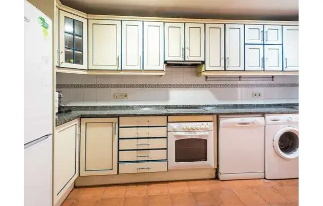 Rent a room of 200 m² in Madrid