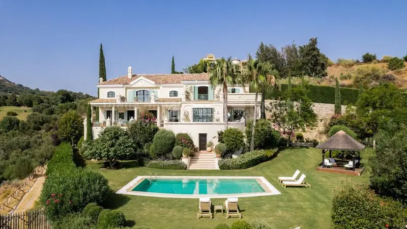 7 Cuarto Casa Cueva en venta Benahavis Málaga
