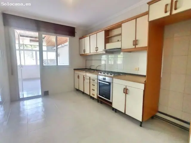 Amplio Piso con Terraza y Trastero en Ferrol