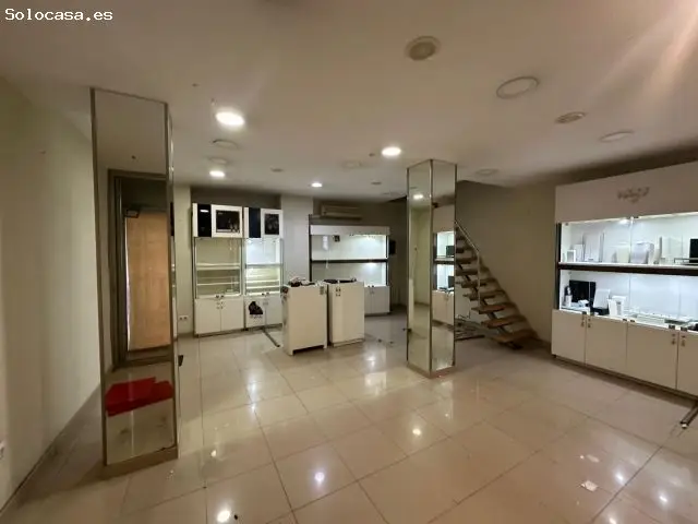 Local Comercial en Calle Clavel