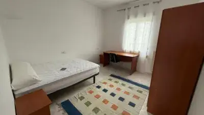 Piso en Alquiler Esteiro 3 Dormitorios 1 Baño 108m2