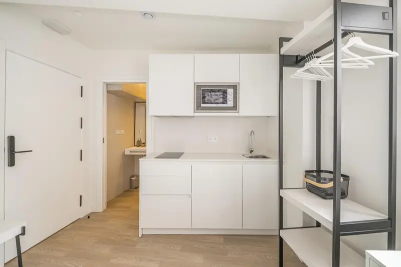 Coliving Málaga: Habitación Amueblada con Facturas Incluidas