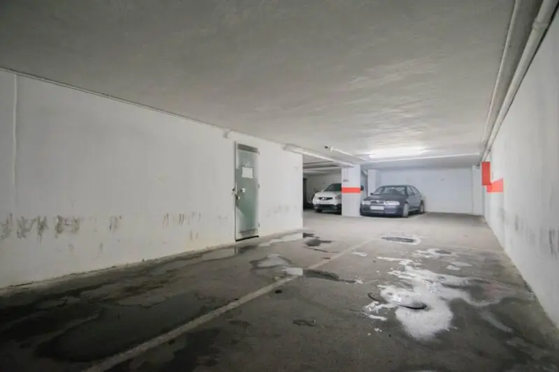 Plaza de Garaje con Trastero en Calle San Antón Granada