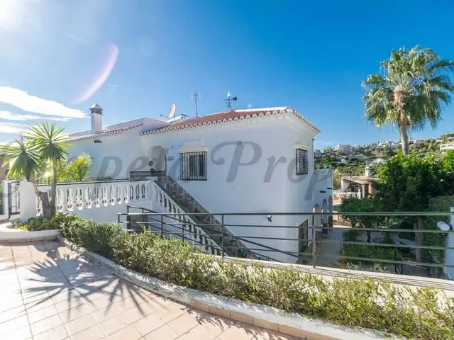 Villa de Lujo con 6 Dormitorios en Frigiliana