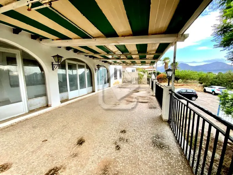 Venta Local Comercial con Terraza Benidoleig