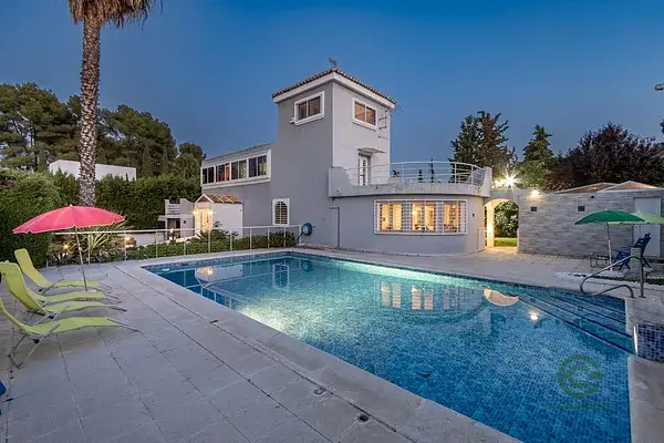 Villa de Lujo en Parque del Cubillas con Piscina Privada