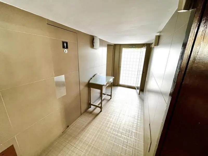 Local Comercial Reformado con Apartamento y Sótano en Fuengirola